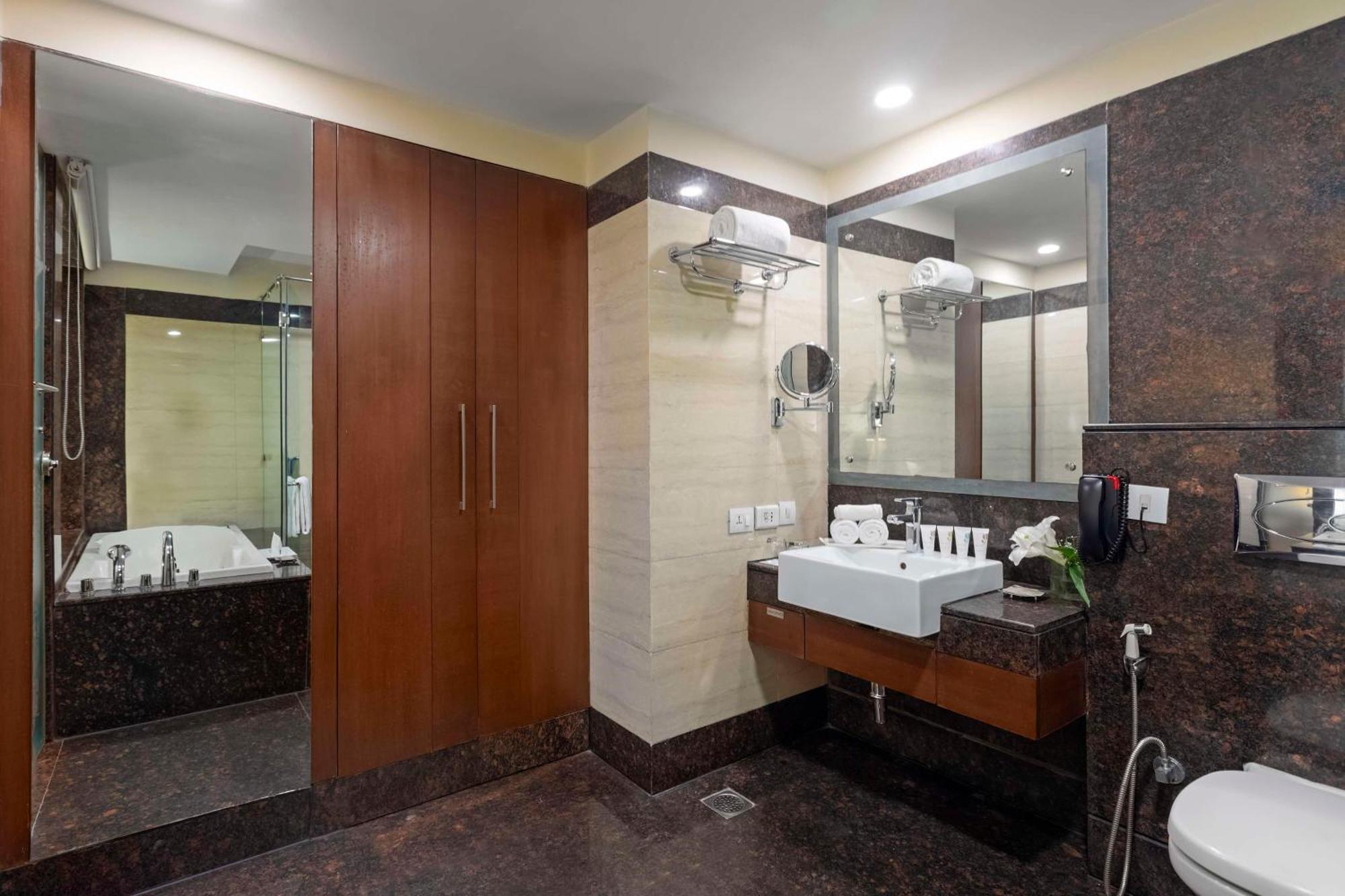 Country Inn & Suites By Radisson, Gurugram Sector 12 คูร์เคาน์ ภายนอก รูปภาพ